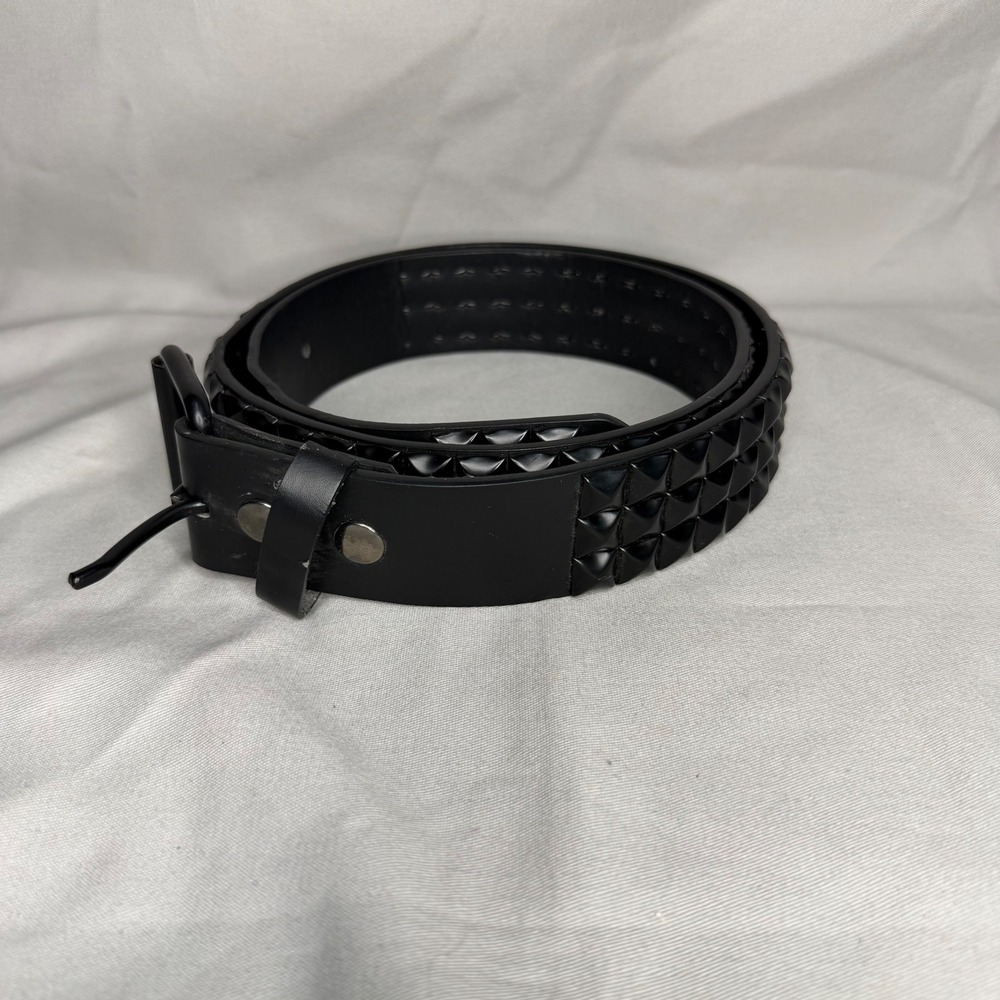 Vintage Hot Topic Mens Black 3 Row Pyramid Stud Belt Punk Emo Goth L 36-38